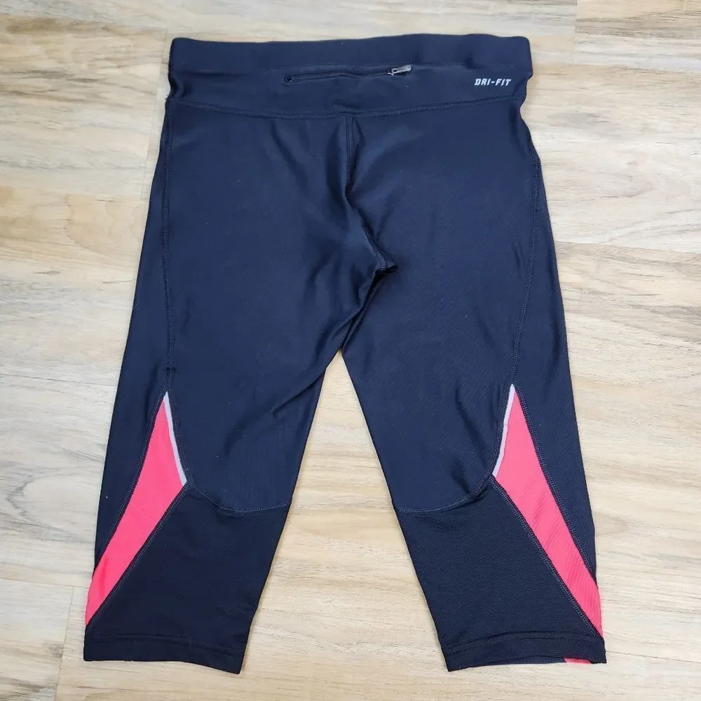 ☔️🔺️Nike Black & Coral Cropped Running Athletic Pants Small